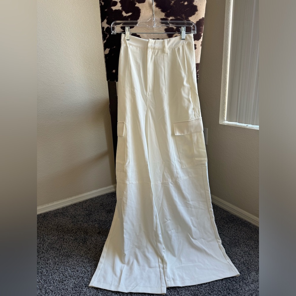 Wide leg cargo trousers